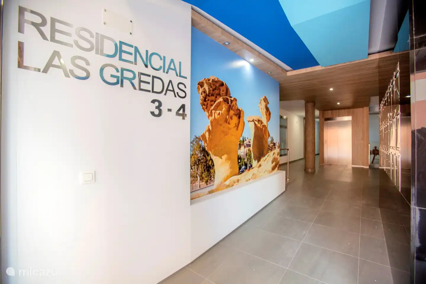 Le hall ; où vous entrez par l’ascenseur