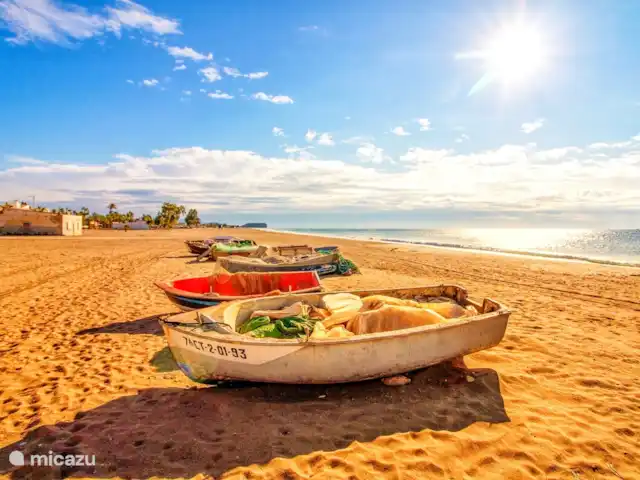 Penthouse en bord de mer avec jacuzzi | Espagne, Costa Cálida, Bolnuevo - penthouse Les bateaux de pêche sur la plage de Bolnuevo