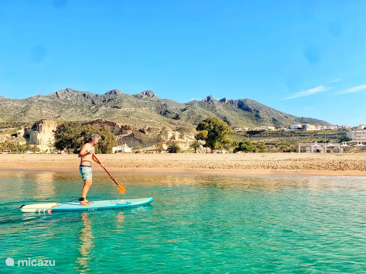 Souper dans la baie de Bolnuevo, avec vue sur les montagnes