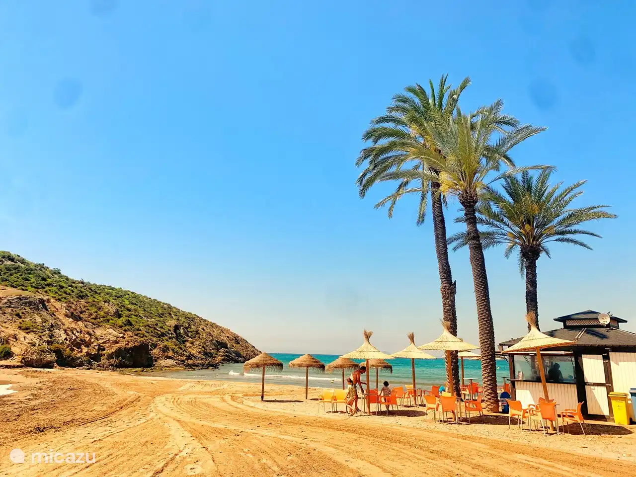 Un charmant bar de plage où 2 baies se rencontrent.