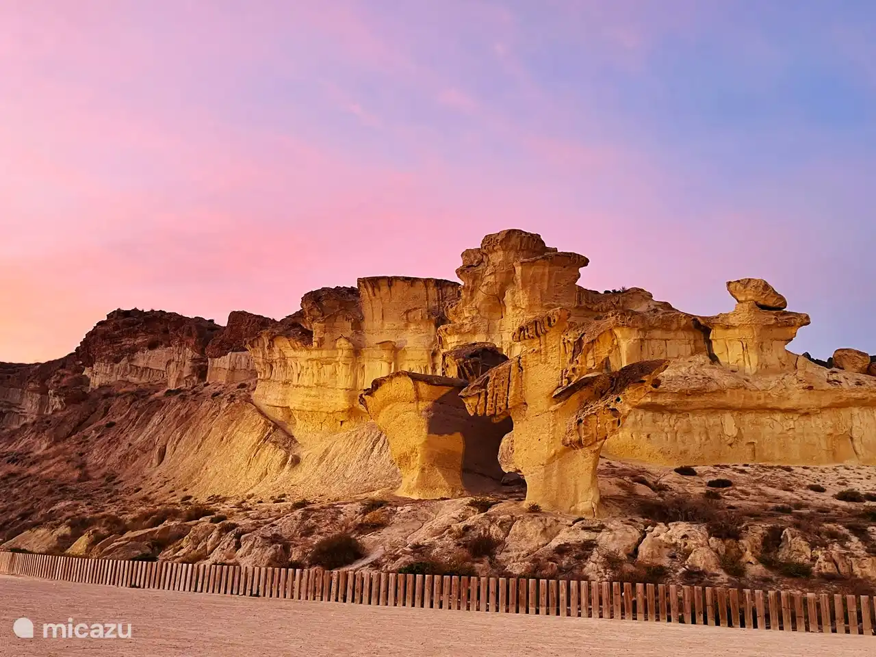 Las gredas les célèbres roches calcaires de Bolnuevo