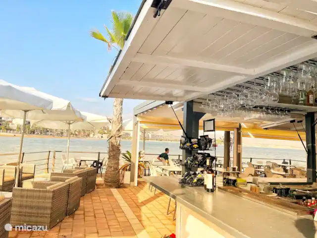 Penthouse en bord de mer avec jacuzzi | Espagne, Costa Cálida, Bolnuevo - penthouse Bar avec vue à Puerto de Mazzaron