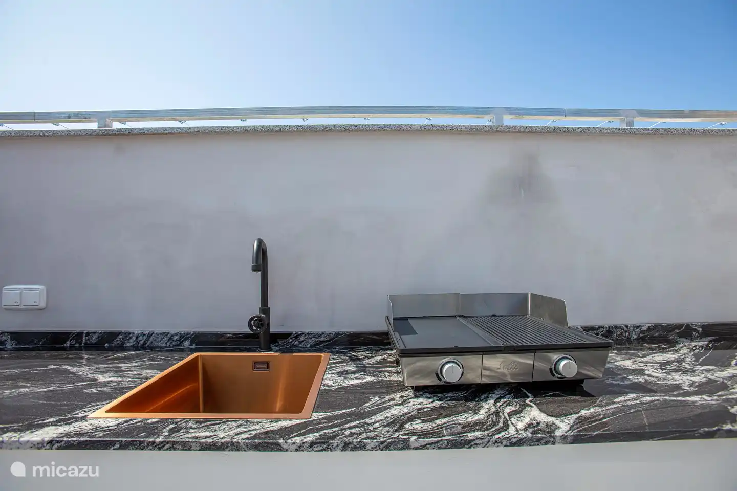 Cuisine extérieure avec grill