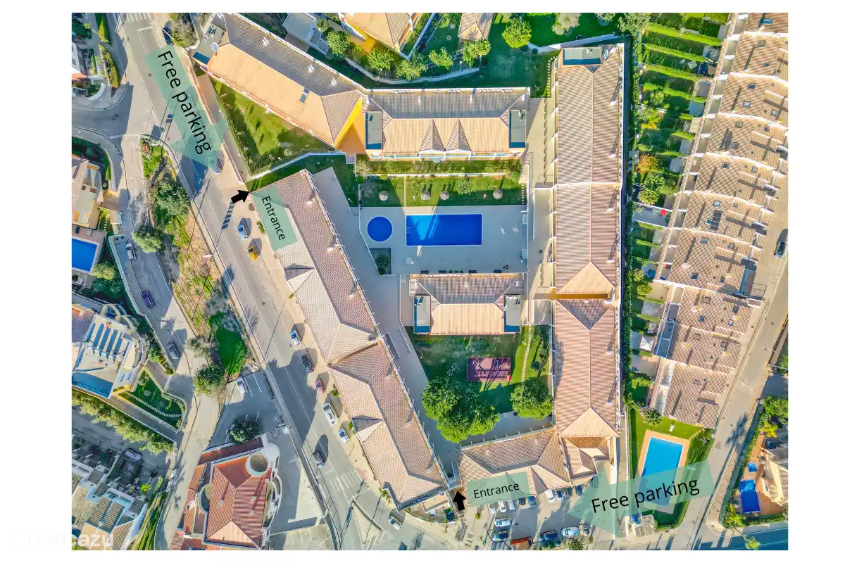 Bovenaanzicht park, entree en gratis parkeren