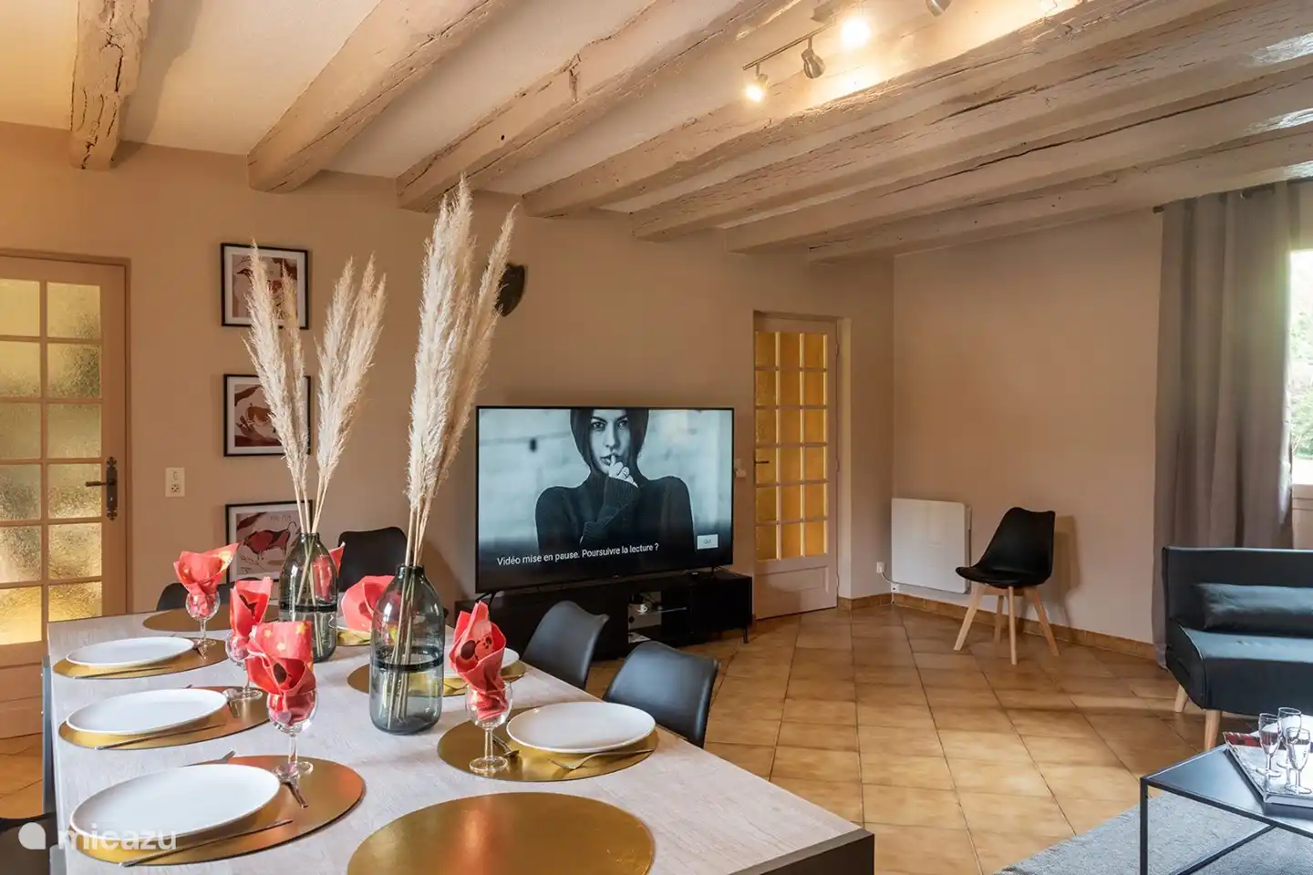 Ein großer Fernseher