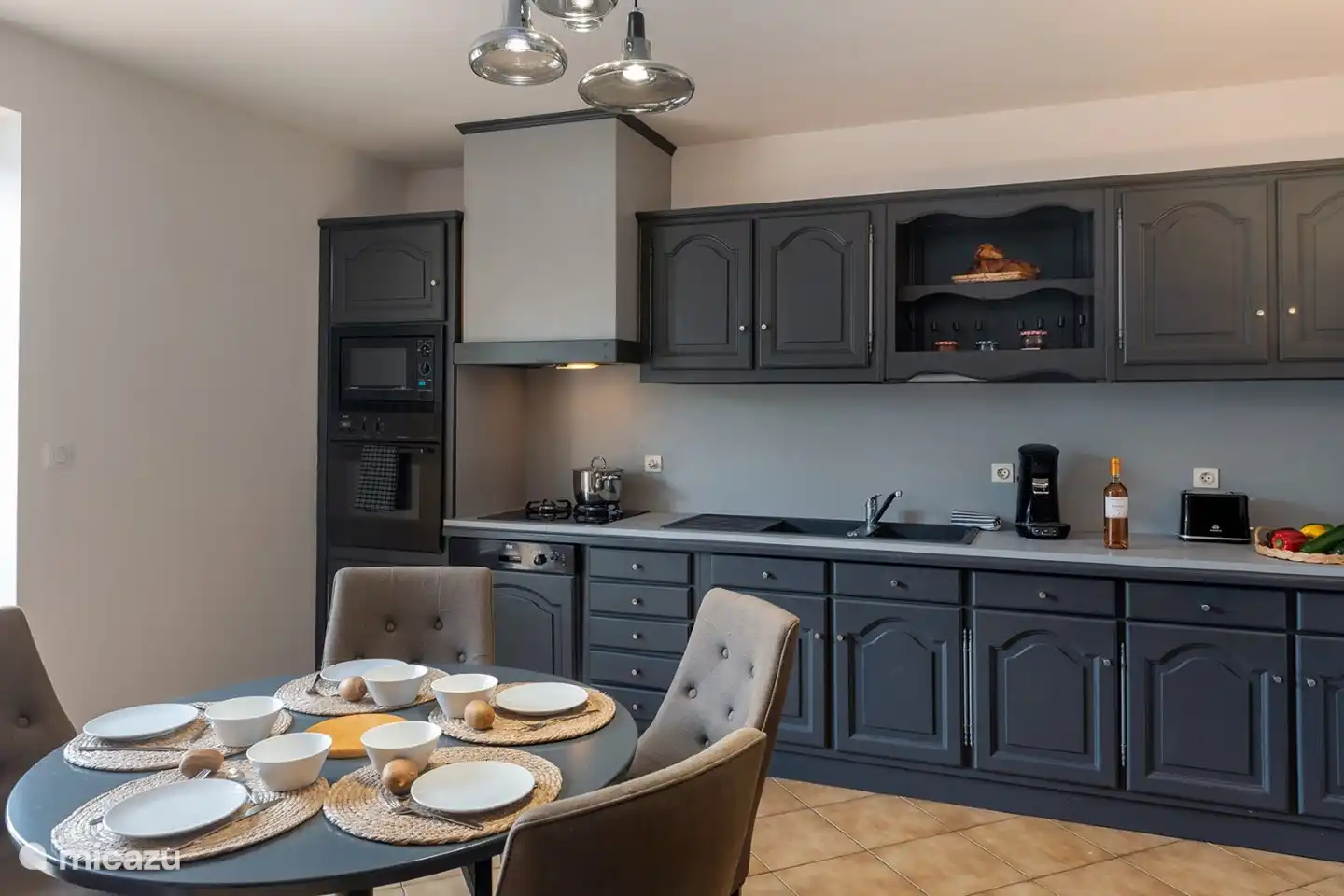 Große Küche mit allen Annehmlichkeiten