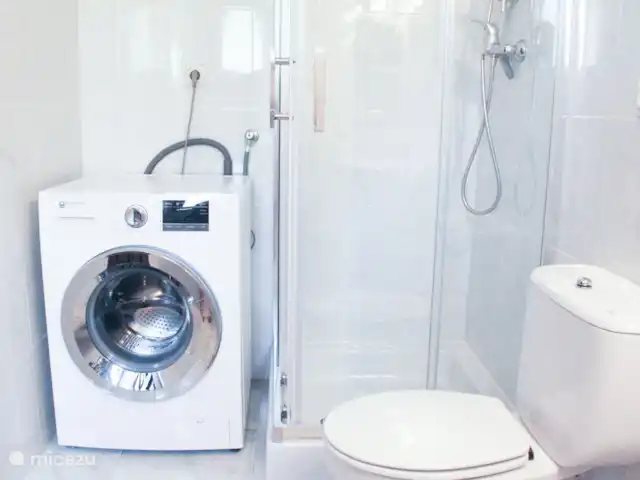 Villa Rosabel | Espagne, Costa Blanca, Benissa - villa Salle de bain avec douche et machine à laver.