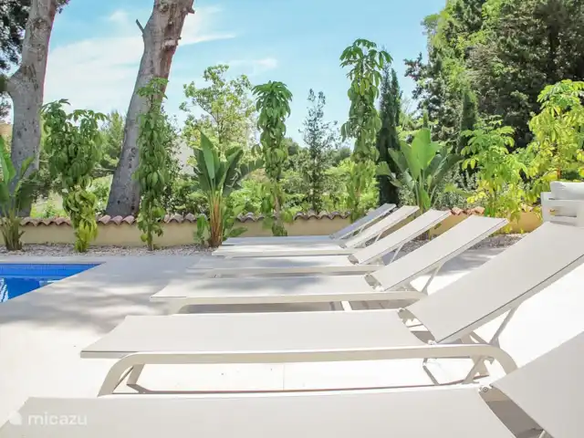 Villa Rosabel | Espagne, Costa Blanca, Benissa - villa Transats autour de la piscine privée.