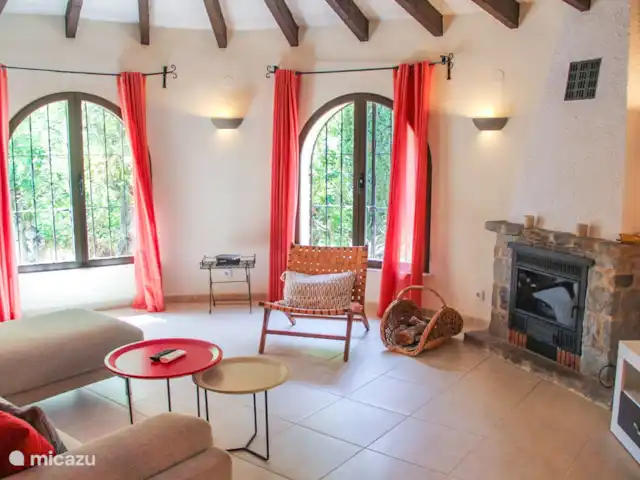 Villa Rosabel | Espagne, Costa Blanca, Benissa - villa Séjour avec cheminée, télévision et coin salon.