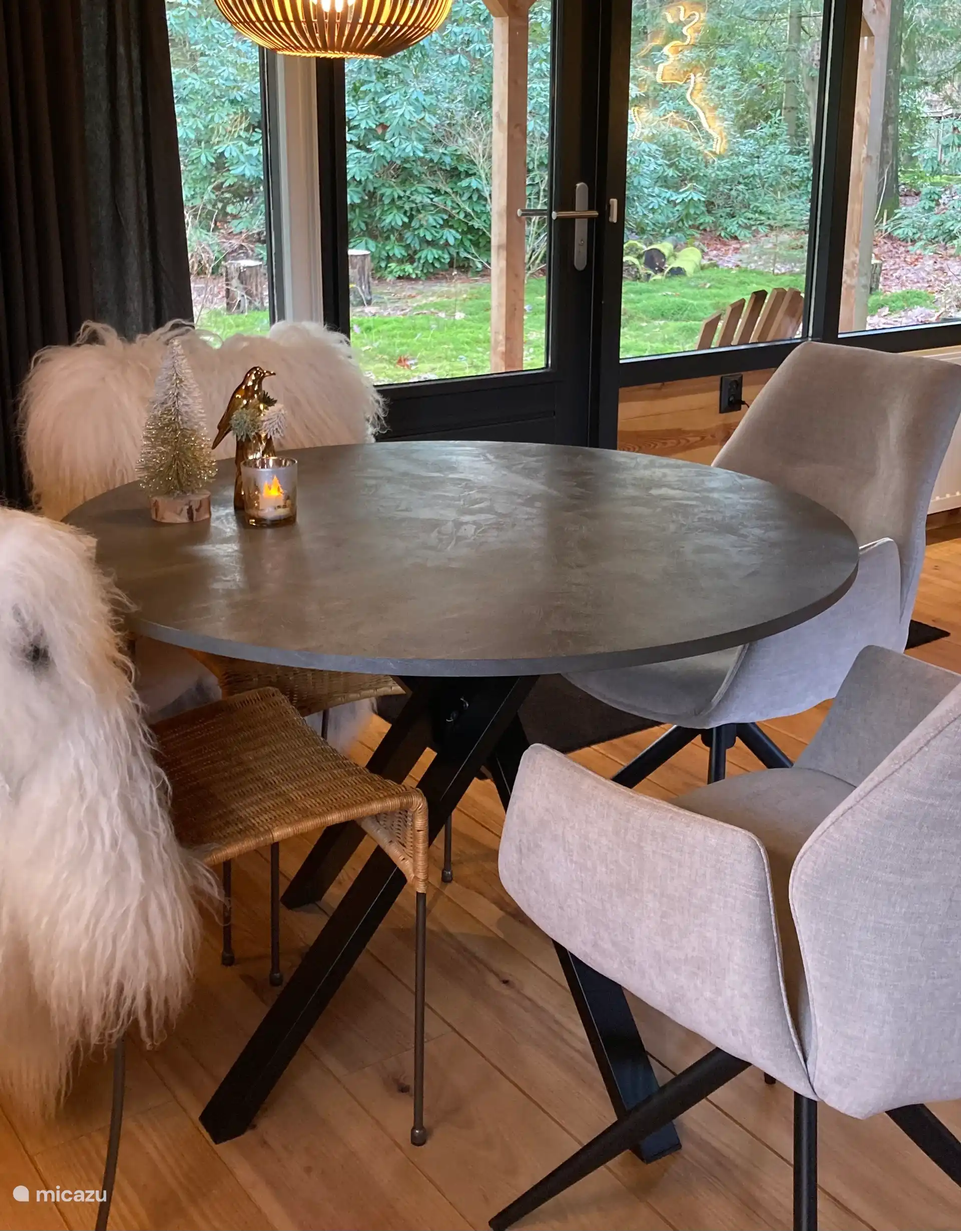 Un repas plus long et plus détendu dans les nouvelles chaises pivotantes ;-)