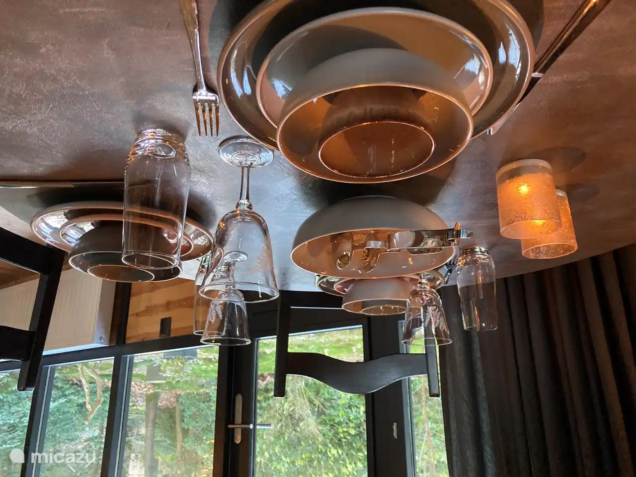 Tafelen met uitzicht op de bostuin