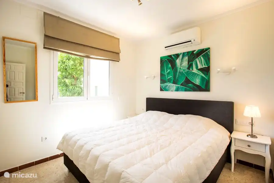 Double bedroom with air conditioning and spacious closets.