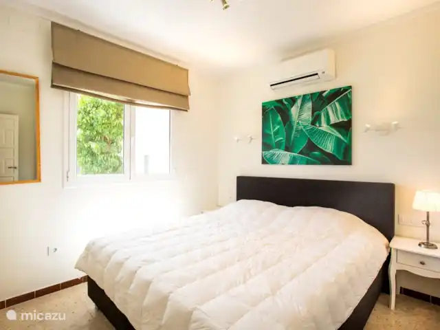 6-persoons villa met aanlegsteiger huren in Spanje, Costa Brava, Empuriabrava - villa Twee-persoonsslaapkamer met airco en ruime kasten.