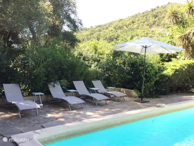 la ruina en Francia, Costa Azul, Grimaud - villa Piscina
