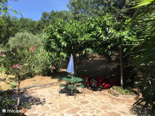 la ruina en Francia, Costa Azul, Grimaud - villa Terraza junto a la piscina