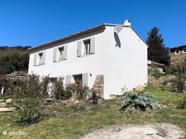 la ruina en Francia, Costa Azul, Grimaud - villa Lado de la terraza de la casa