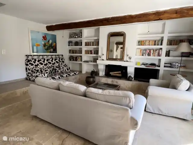 la ruina en Francia, Costa Azul, Grimaud - villa salón con chimenea