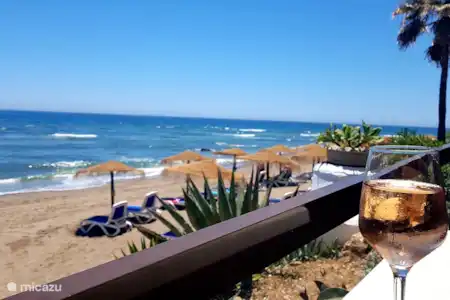 Plage tranquille sans tourisme de masse