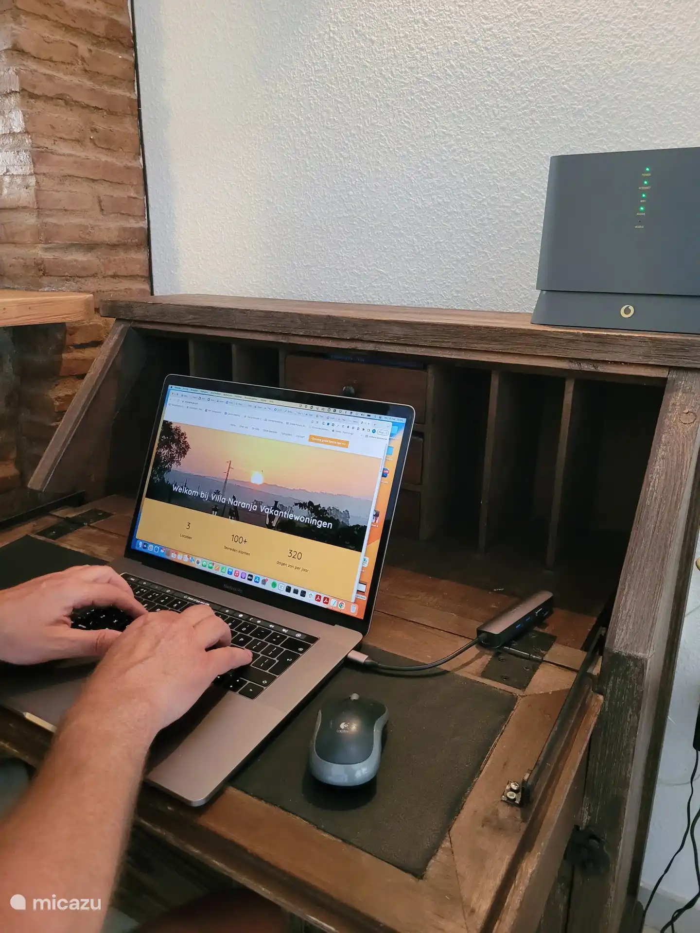 Lieu de travail disponible et Internet ultra-rapide