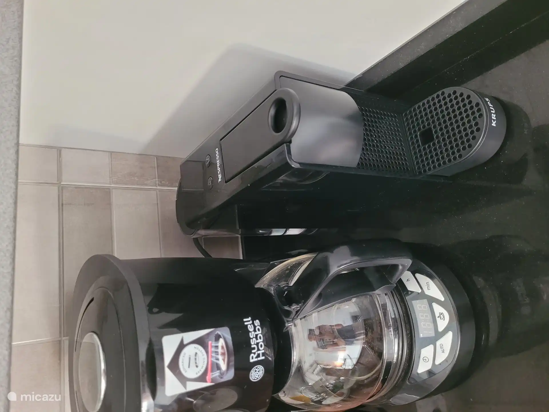 Café délicieux, à la fois filtre et Nespresso disponibles.