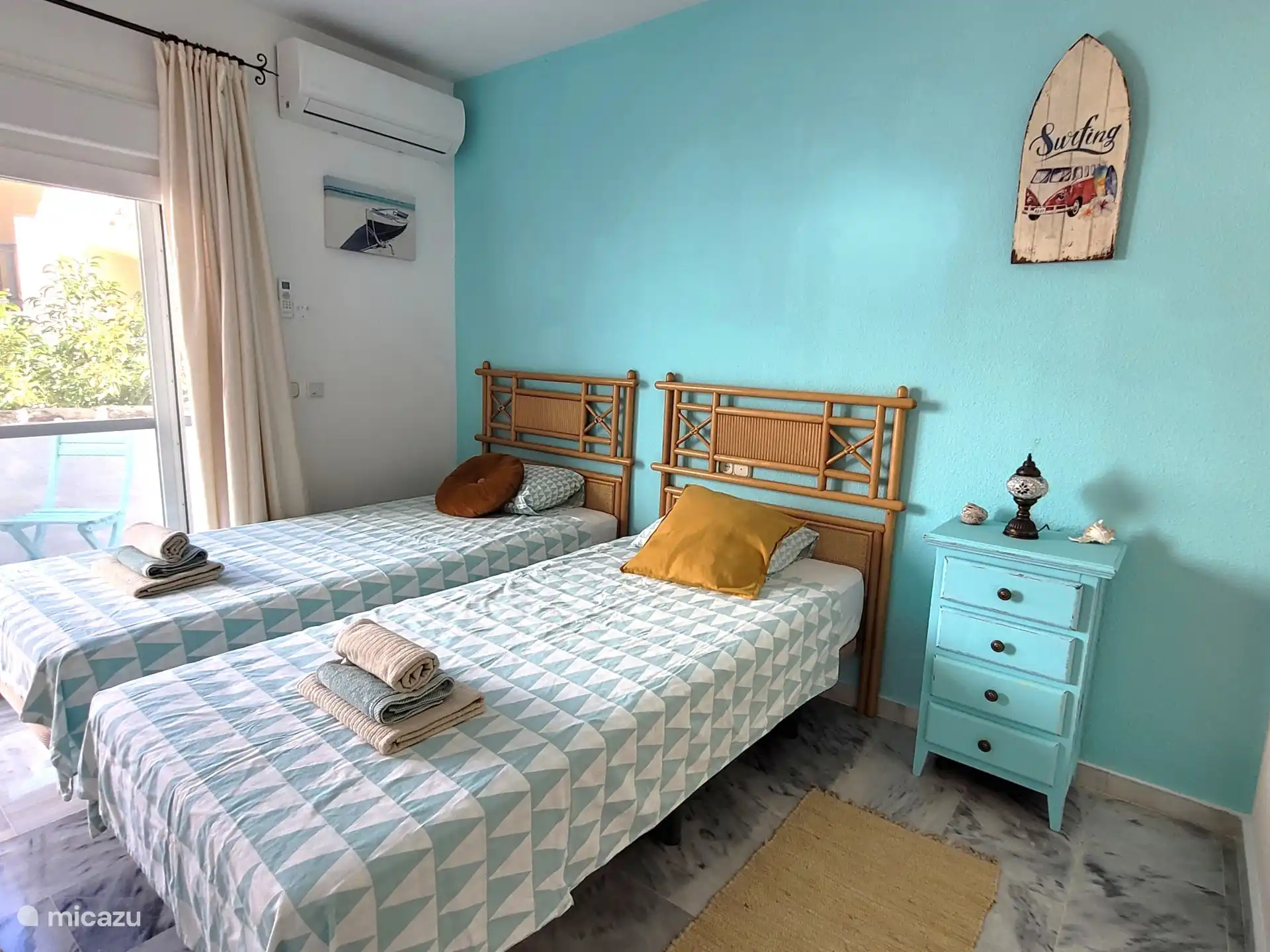 Chambre spacieuse, rénovée et repeinte, 