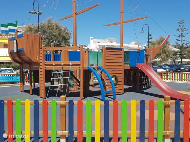 Maison de plage Casa Luna | Espagne, Andalousie, Calahonda - maison de vacances Enfants? Il y a beaucoup d’équipements dans les villages et sur la plage, également pour les sports pour les adolescents plus âgés.
