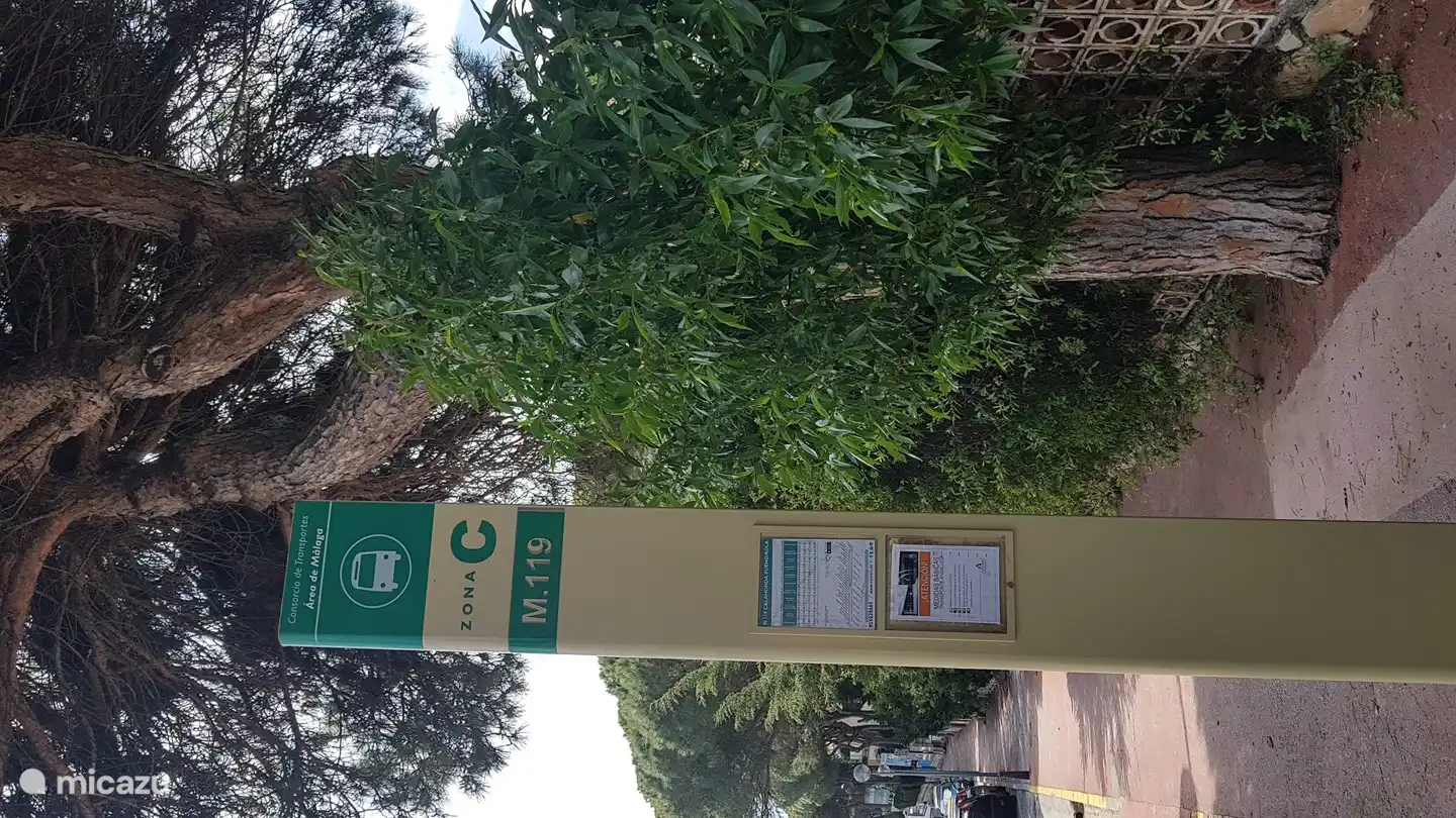 L'arrêt de bus pour Marbella ou Malaga est juste au coin de la rue