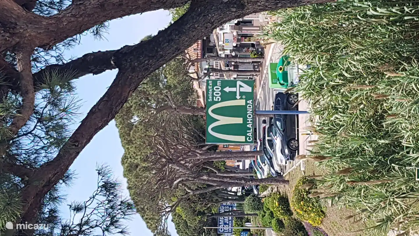 Le Mac Donalds est également à proximité... délicieux!
Ici, vous pouvez également vous garer facilement pour aller à une autre belle plage mais toujours à proximité. Allez déjeuner au Piraat !