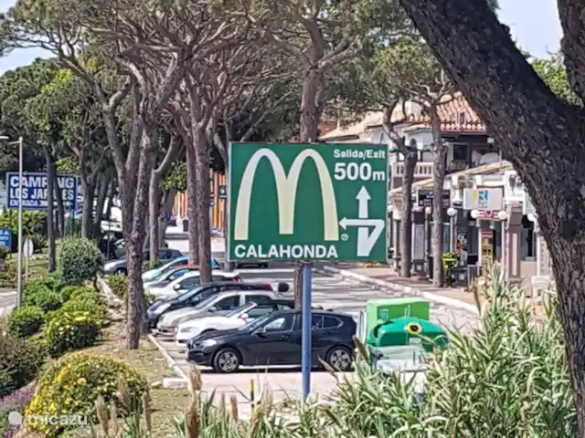 Maison de plage Casa Luna | Espagne, Andalousie, Calahonda - maison de vacances Le Mac Donalds est également à proximité... délicieux!
Ici, vous pouvez également vous garer facilement pour aller à une autre belle plage mais toujours à proximité. Allez déjeuner au Piraat !