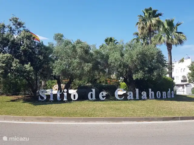 Maison de plage Casa Luna | Espagne, Andalousie, Calahonda - maison de vacances L'entrée de Calahonda, une partie verte de l'Espagne avec principalement des bâtiments de faible hauteur. Agréable et calme mais assez touristique pour passer de bonnes vacances.
