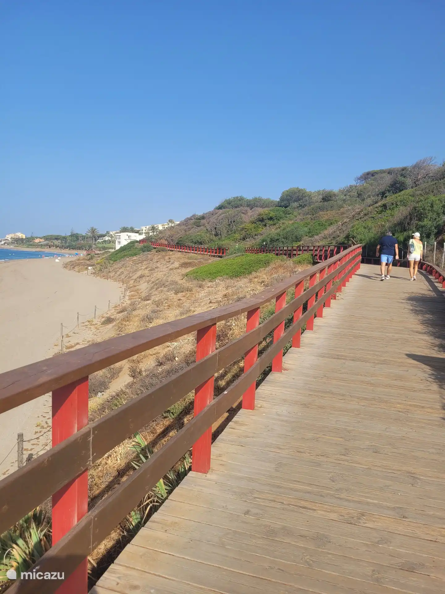 Si vous êtes un randonneur, vous ne pouvez pas manquer cela, de belles promenades sans fin le long de la mer