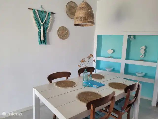 Maison de plage Casa Luna | Espagne, Andalousie, Calahonda - maison de vacances Vous souhaitez prendre votre petit-déjeuner à l’intérieur ou à l’extérieur ? Plusieurs chaises disponibles.