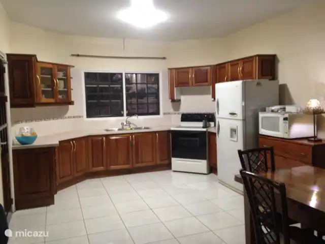 Location de Vacances Suriname, Paramaribo, Paramaribo, villa - KiQu Grande cuisine ouverte