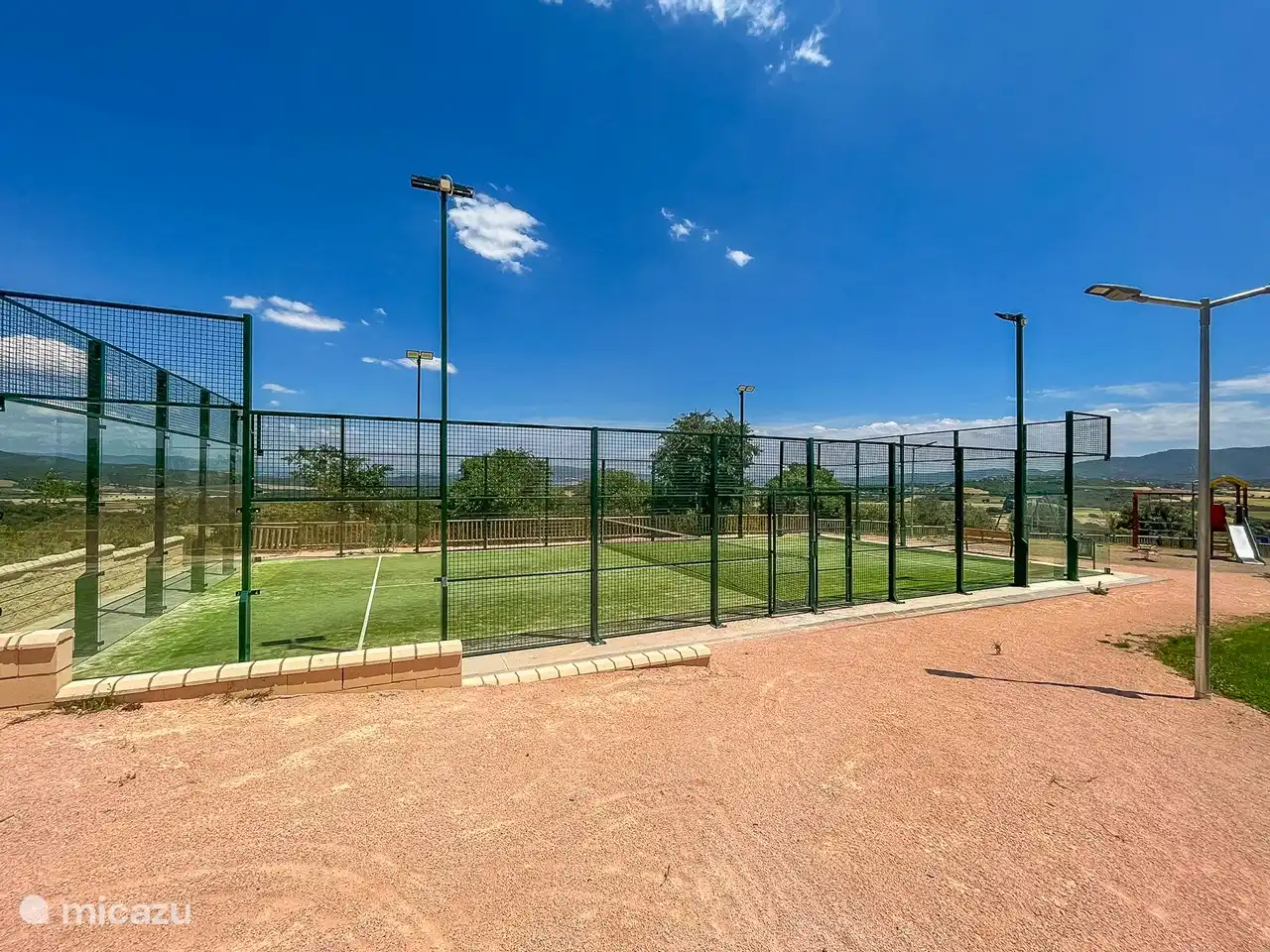 Amazing Paddle Tennis court with views over the valley located 5 minutes away from Secastilla