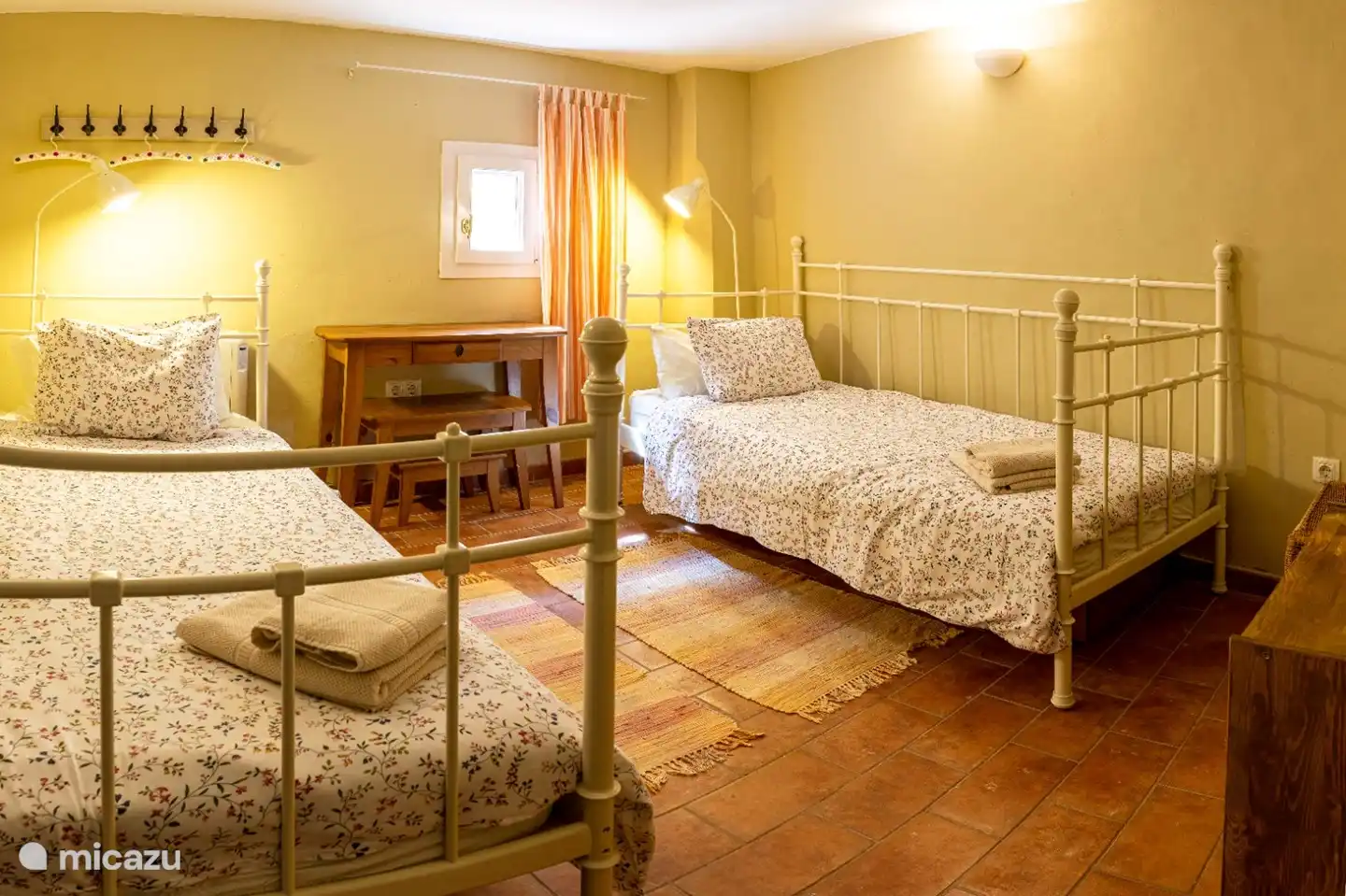 Bolturina Bedroom with two individual beds