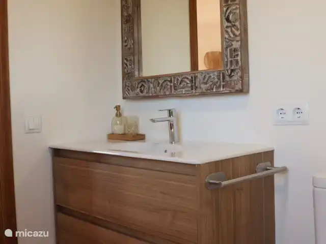 Villa Cave | Espagne, Costa Blanca, Jávea - villa Salle de bain 3 avec WC, douche à l'italienne et lavabo. Cette salle de bain est située dans le couloir à côté de la chambre 3 (rénovée en 2024)