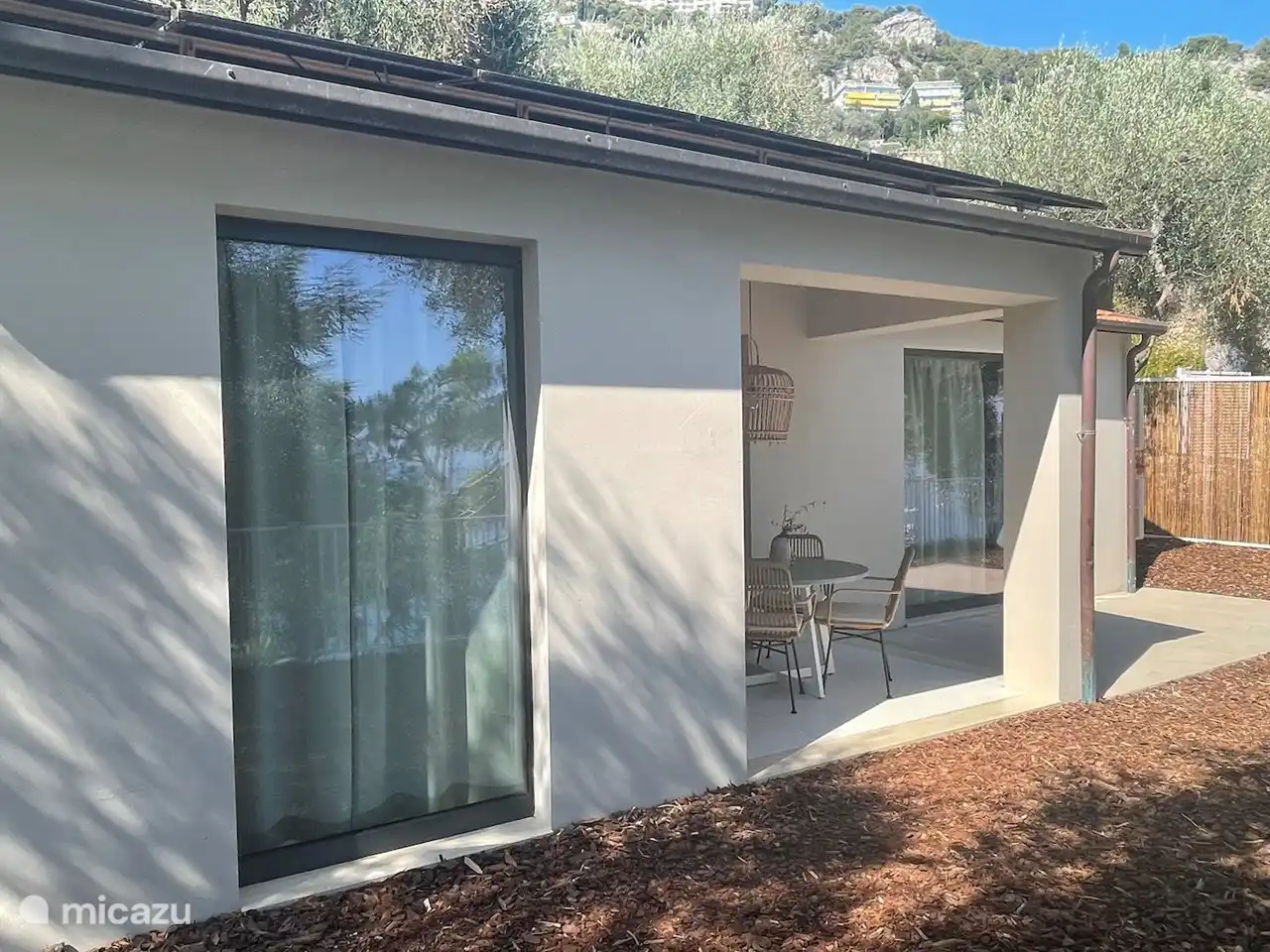 Patio confortable et table de pique-nique design de Vonk.