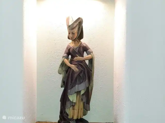 L'écurie | Pays-Bas, Limbourg, Kerkrade - maison mitoyenne Une des niches dans le mur du salon