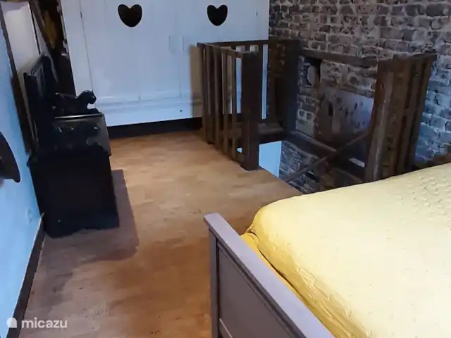 L'écurie | Pays-Bas, Limbourg, Kerkrade - maison mitoyenne Le lit coffre (1 personne) dans les combles