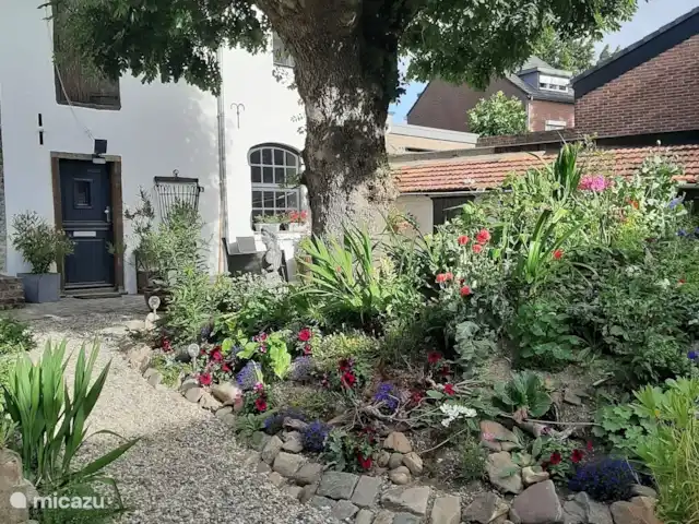 L'écurie | Pays-Bas, Limbourg, Kerkrade - maison mitoyenne La cour avec vue sur le gîte