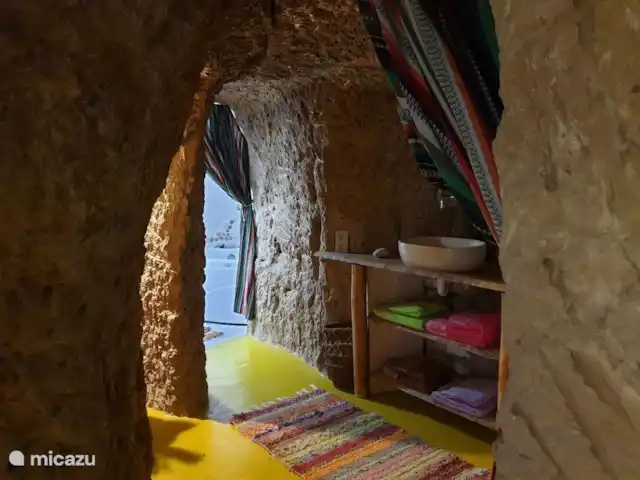 Casa cueva creativa con jacuzzi en España, Andalucía, Gorafé - casa cueva Entrada al baño especial de cuento de hadas.