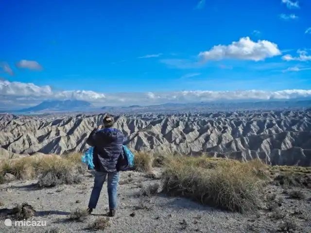 Casa cueva creativa con jacuzzi en España, Andalucía, Gorafé - casa cueva La naturaleza de la zona es abrumadora, recuerda al Gran Cañón de América. Aquí ves rocas que parecen remolinos de crema batida.