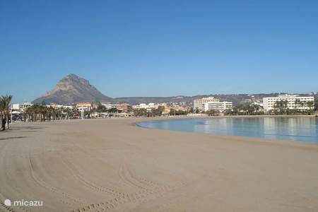 Het strand bij El Arenal.
