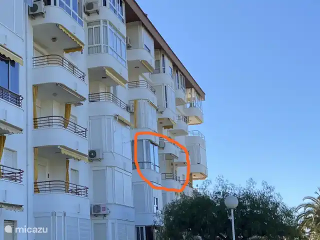 Location de Vacances Espagne, Costa del Sol, Torrox-Costa, appartement - Appli Playa Laguna, Laguna Beach Le côté jardin de l'immeuble, de ce côté se trouve notre appartement, au 3ème étage, le balcon vitré et celui ouvert appartiennent à l'appartement.