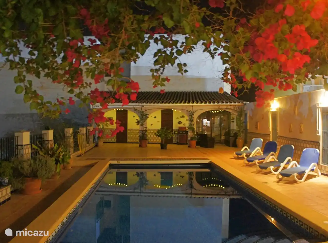 Abends gehen die Lichter automatisch an und sorgen für eine gemütliche Atmosphäre!