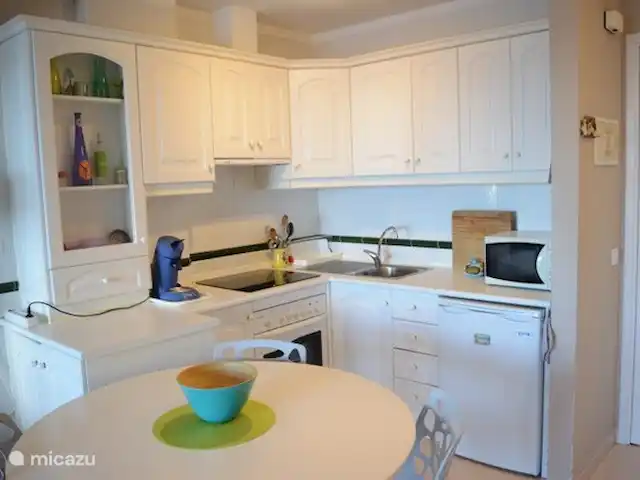 appartement huren in Spanje, Tenerife, Costa del Silencio – Balcon del Mar Keuken met alle elektrische toestellen