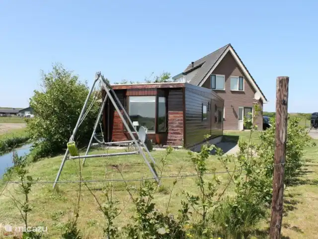 chalet huren in Nederland, Noord-Holland, Julianadorp aan Zee – Huisje Wendy Tuin met schommels