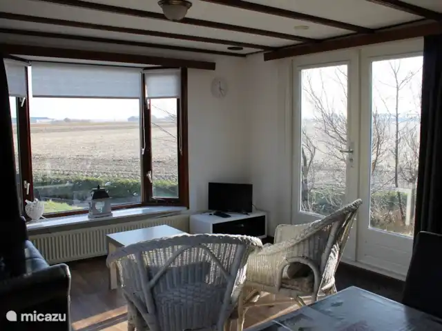 chalet huren in Nederland, Noord-Holland, Julianadorp aan Zee – Huisje Wendy gezellige woonkamer met prachtig uitzicht