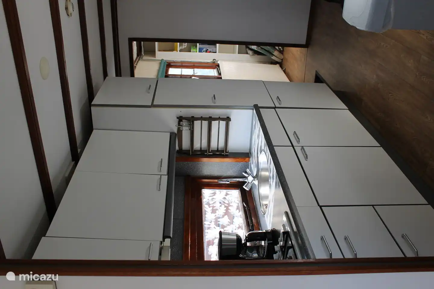 cuisine avec cuisinière à gaz