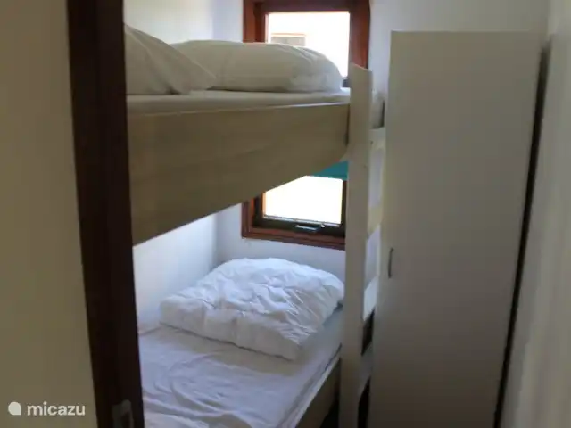 chalet huren in Nederland, Noord-Holland, Julianadorp aan Zee – Huisje Wendy slaapkamer met stapelbed